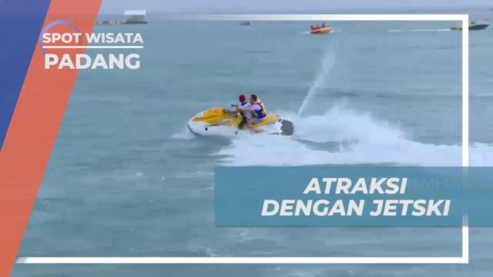 Mengikuti Atraksi Jetski yang Seru di Pantai Carocok, Padang