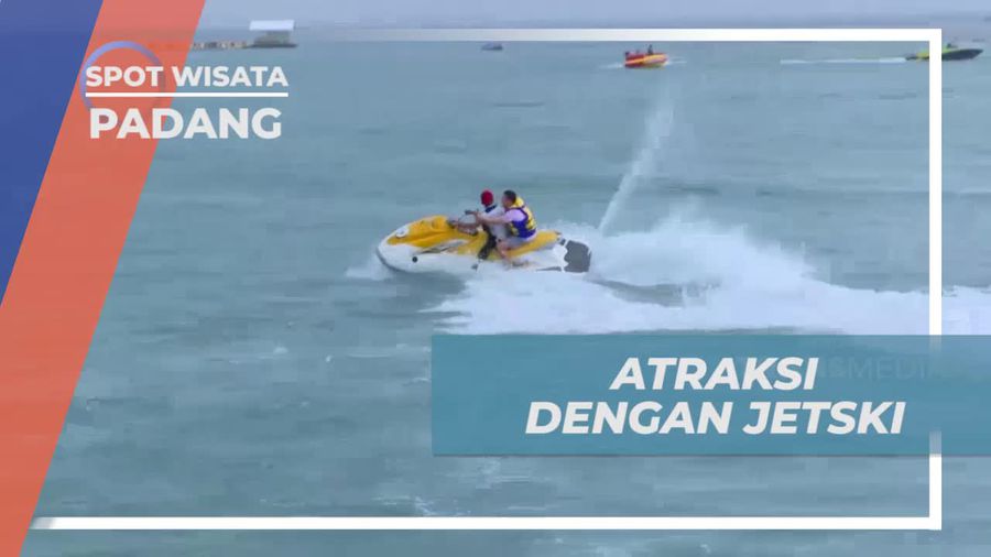 Mengikuti Atraksi Jetski yang Seru di Pantai Carocok, Padang