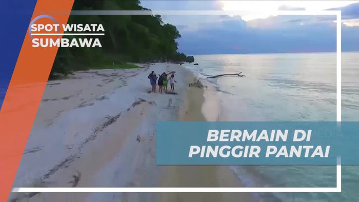 Bermain Seru di Pinggir Pantai Poto Jarum, Sumbawa
