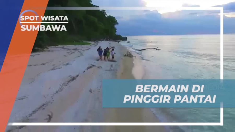 Bermain Seru di Pinggir Pantai Poto Jarum, Sumbawa