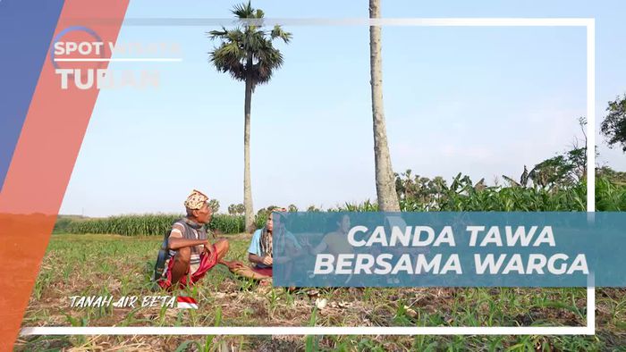 Bercanda Ria Bersama Warga Tuban Sambil Menikmati Buah Lontar
