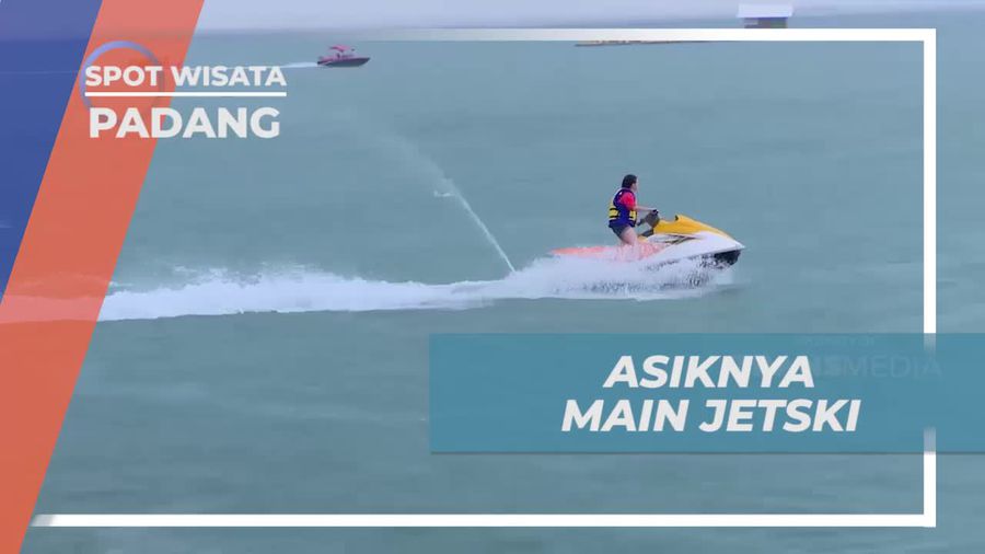 Bermain Jetski di Pantai Carocok, Padang