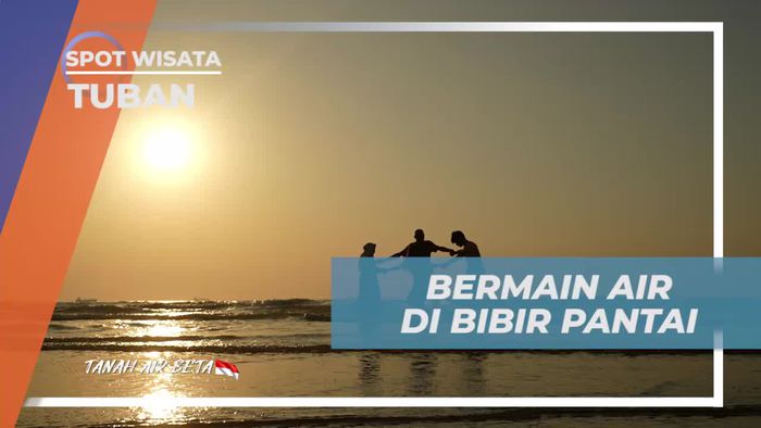 Asyiknya Bermain Air di Bibir Pantai Tuban Bersama Selebriti dan Warga
