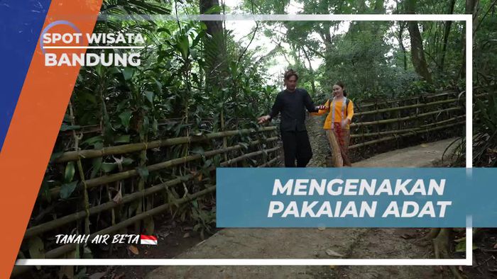 Menyusuri Desa Lamajang dengan Pakaian Adat, Bandung