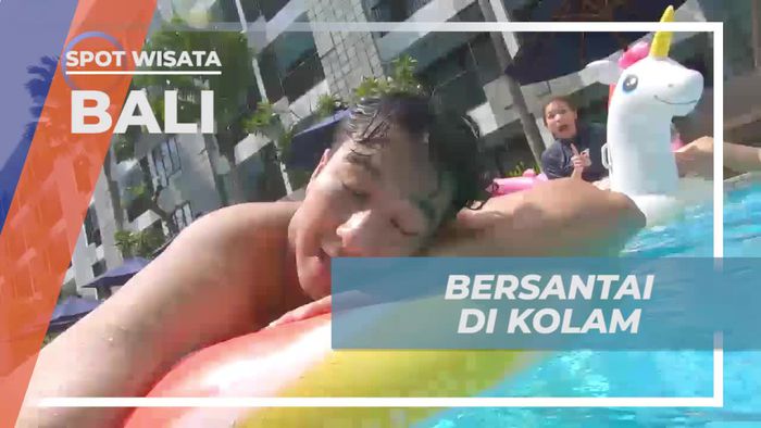 Floties dan Relaksasi di Kolam Penginapan Bali