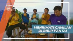 Nikmati Camilan Menggoda Di Bibir Pantai Batu Biru, Nusa Tenggara Timur