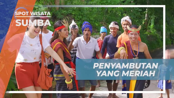 Menari Bersama Warga dalam Penyambutan Meriah di Sumba
