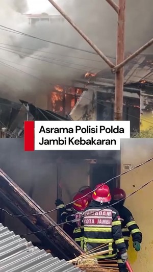 Video Asrama Polisi Polda Jambi Kebakaran, Asap Hitam Membubung