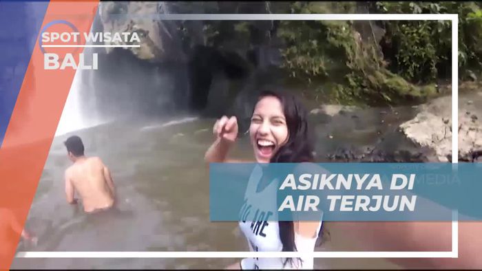 Bersantai dan Berenang di Air Terjun Tegunungan Bali  