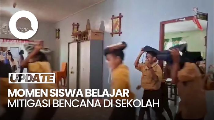 Video: Saat Polisi Ajak Para Siswa Belajar Mitigasi Bencana di Sumba Timur