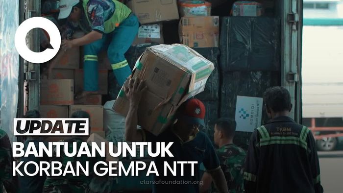 Video CT Arsa Foundation dan Orang Tua Group Kirim Bantuan Gempa NTT via KRI TNI AL