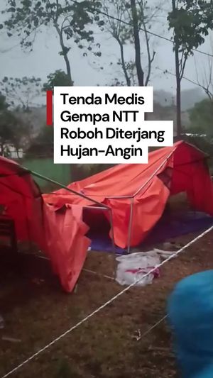 Video: Tenda Darurat Pusksesmas di Manggarai Timur Roboh Usai Diterjang Hujan Angin