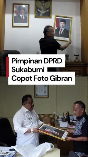 Video: Momen Pimpinan DPRD Sukabumi Copot Foto Gibran usai Putusan MK soal Ijazah
